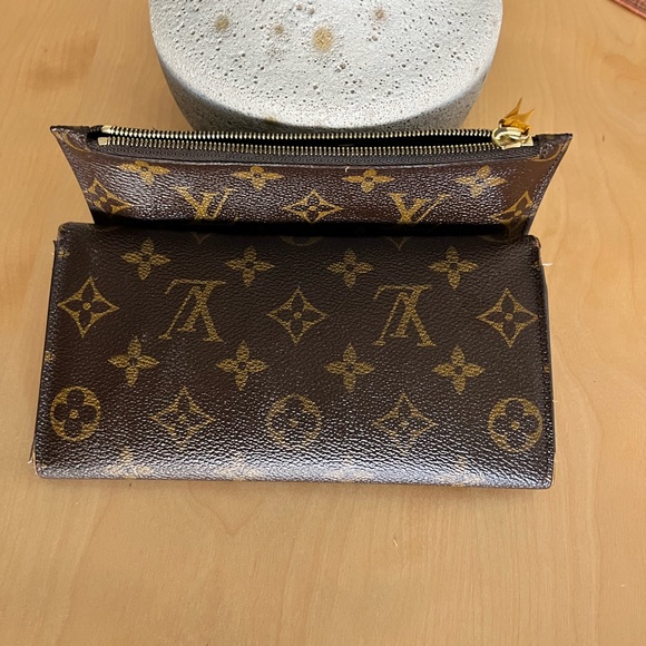 2012 Louis Vuitton Emilie Wallet - Picture 4 of 5